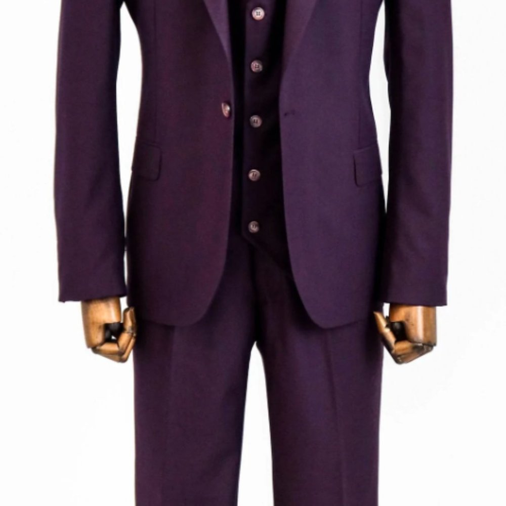 Suit - Picture 3 of 4